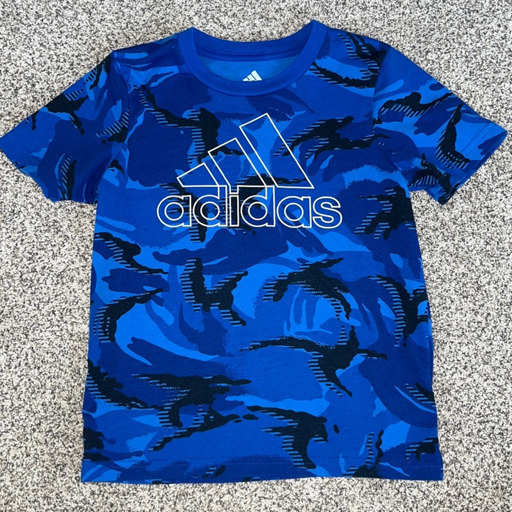 Adidas boys size 6 blue camo tee